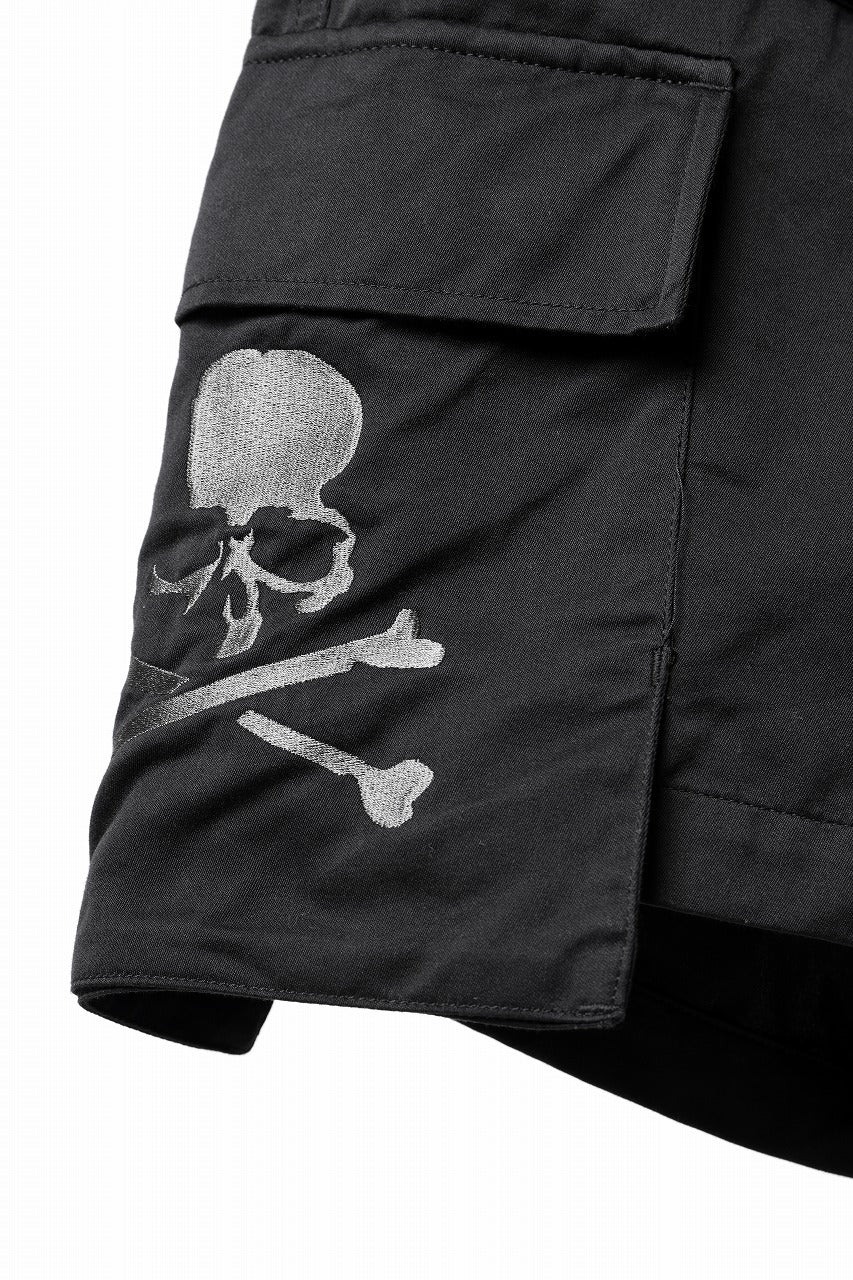 mastermind JAPAN EMBROIDERY CARGO SHORTS / MASTERSEED SATEEN (BLACK)