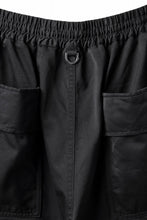 画像をギャラリービューアに読み込む, mastermind JAPAN EMBROIDERY CARGO SHORTS / MASTERSEED SATEEN (BLACK)