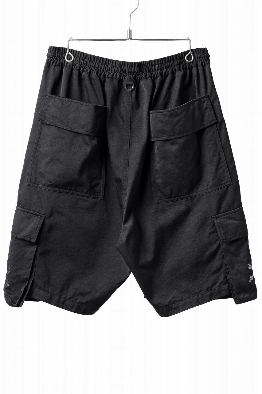 mastermind JAPAN EMBROIDERY CARGO SHORTS / MASTERSEED SATEEN (BLACK)