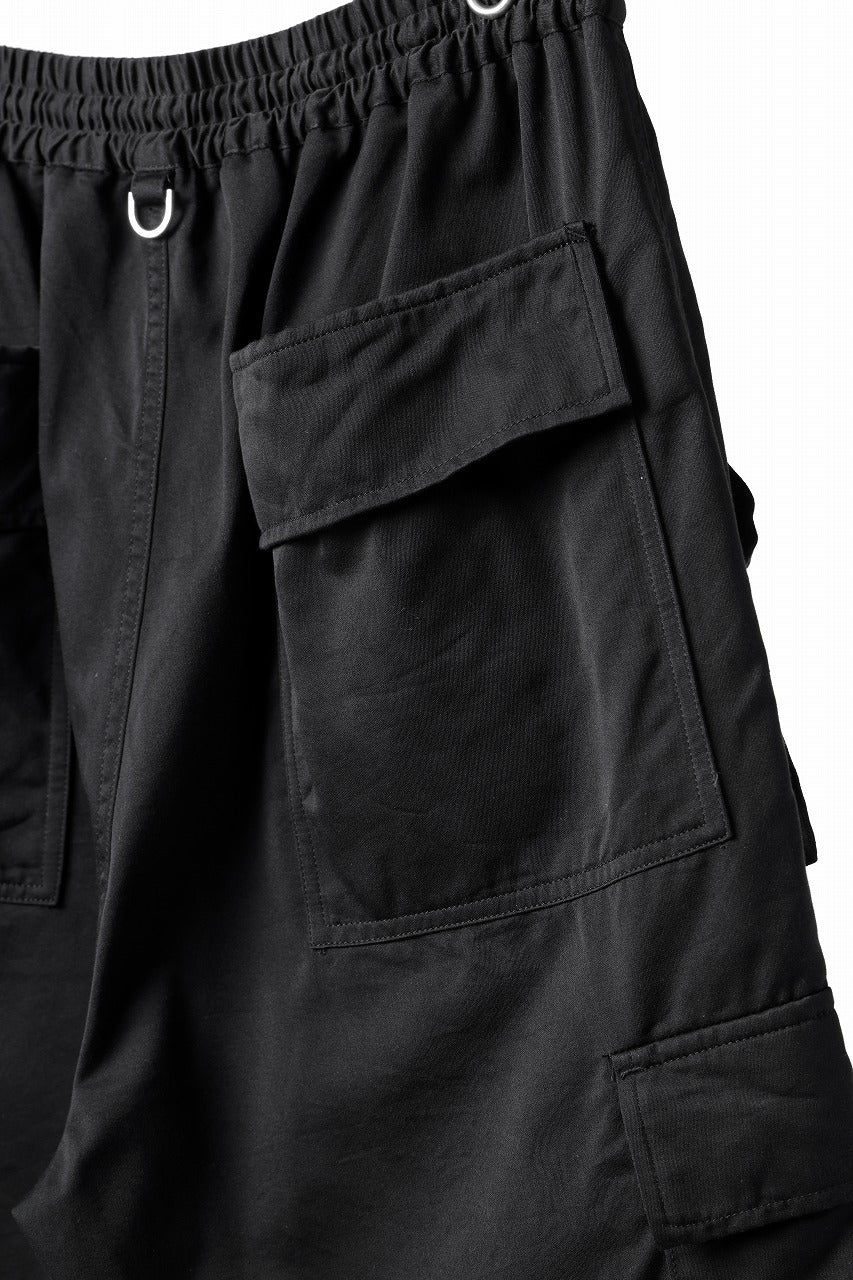 mastermind JAPAN EMBROIDERY CARGO SHORTS / MASTERSEED SATEEN (BLACK)