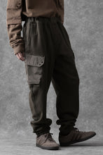 Load image into Gallery viewer, Ten c MULTI POCKET SNAP SWEAT PANTS / GARMENT DYED (DARK OLIVE)