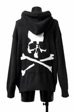 Load image into Gallery viewer, mastermind WORLD ZIP HOODIE PARKA / SOFTY BOA FLEECE (BLACK x WHITE)