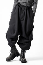 Load image into Gallery viewer, A.F ARTEFACT EXTREME WIDE BAGGY PANTS / SERGE TWILL (BLACK)