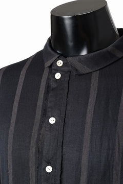 画像をギャラリービューアに読み込む, Aleksandr Manamis BIAS COLLAR STRIPE SHIRT (BLACK)