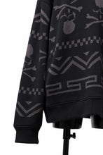 Load image into Gallery viewer, mastermind WORLD JACQUARD KNIT SWEATER / BOXY FIT (BLACK BASE)