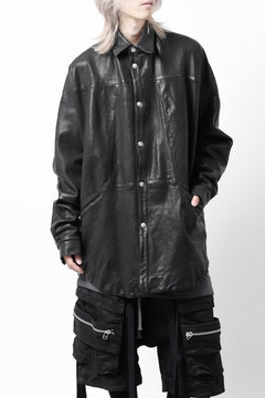 Load image into Gallery viewer, A.F ARTEFACT SNAPPED COCOON SHIRT-JACKET / SOFT GOAT LEATHER (BLACK)