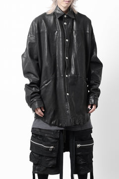 Load image into Gallery viewer, A.F ARTEFACT SNAPPED COCOON SHIRT-JACKET / SOFT GOAT LEATHER (BLACK)