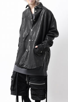 Load image into Gallery viewer, A.F ARTEFACT SNAPPED COCOON SHIRT-JACKET / SOFT GOAT LEATHER (BLACK)