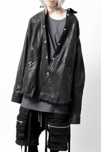 Load image into Gallery viewer, A.F ARTEFACT SNAPPED COCOON SHIRT-JACKET / SOFT GOAT LEATHER (BLACK)