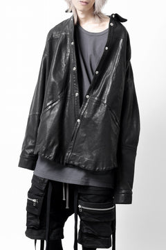 Load image into Gallery viewer, A.F ARTEFACT SNAPPED COCOON SHIRT-JACKET / SOFT GOAT LEATHER (BLACK)