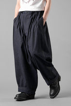 Load image into Gallery viewer, Y's for men INK-DYED HOUNDSTOOTH 12 TUCKS PANTS (BLUE)