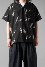 Load image into Gallery viewer, Y's for men x MASSES TE PATTERN DISCHARGE PRINT H/S SHIRT (BLACK)