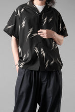 Load image into Gallery viewer, Y's for men x MASSES TE PATTERN DISCHARGE PRINT H/S SHIRT (BLACK)