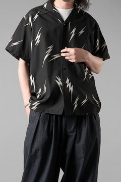 Load image into Gallery viewer, Y's for men x MASSES TE PATTERN DISCHARGE PRINT H/S SHIRT (BLACK)