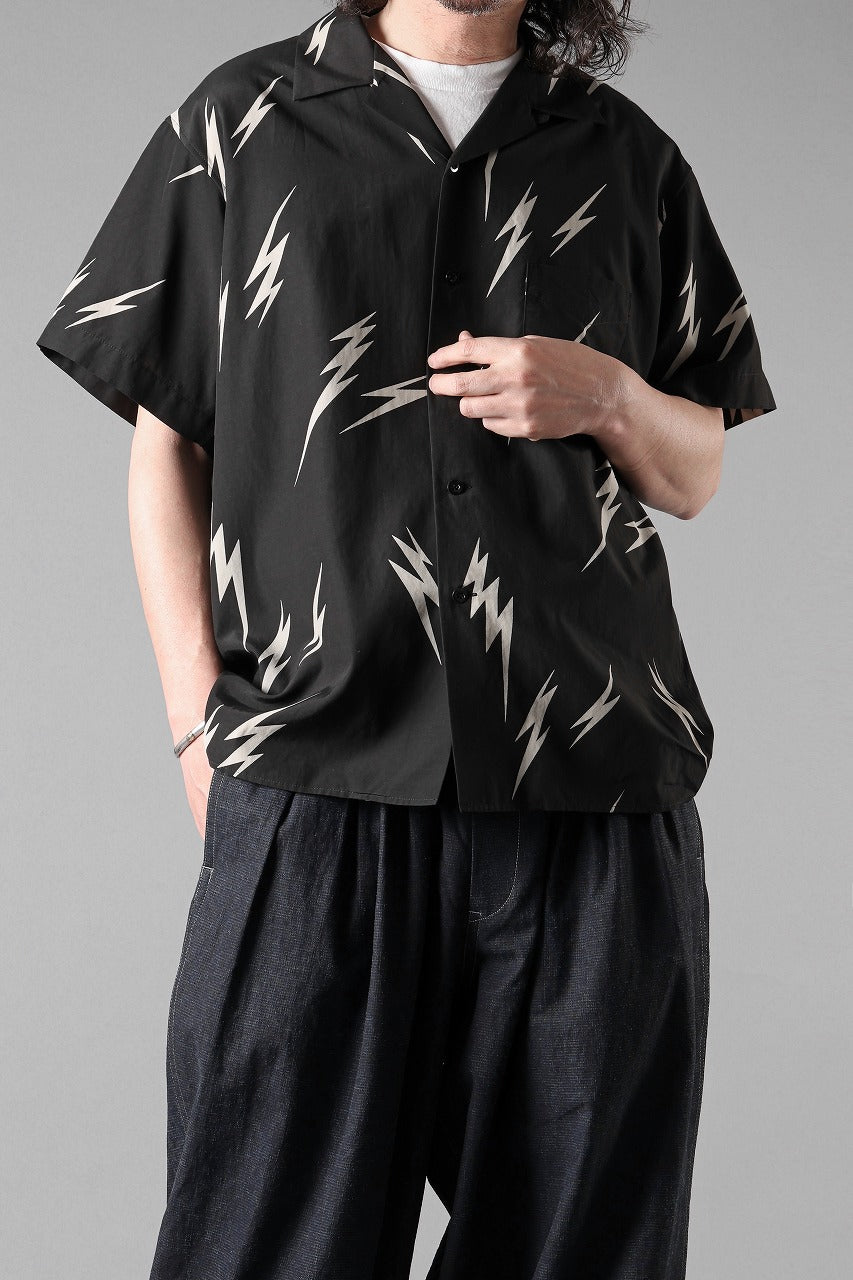 Load image into Gallery viewer, Y's for men x MASSES TE PATTERN DISCHARGE PRINT H/S SHIRT (BLACK)