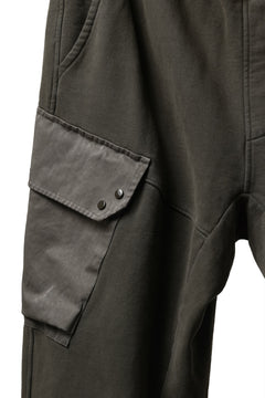Load image into Gallery viewer, Ten c MULTI POCKET SNAP SWEAT PANTS / GARMENT DYED (DARK OLIVE)