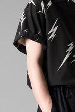 Load image into Gallery viewer, Y's for men x MASSES TE PATTERN DISCHARGE PRINT H/S SHIRT (BLACK)