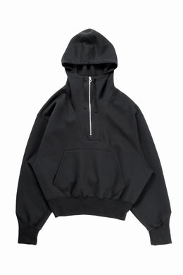 KATHARINE HAMNETT HIGH-NECK HALF ZIP HOODIE (BLACK)