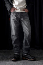 Load image into Gallery viewer, FULLCOUNT "Dartford" 1101BKSSHW Straight Jeans / 11.5oz Zimbabwe Selvedge Denim (BLACK / VINTAGE FADED)