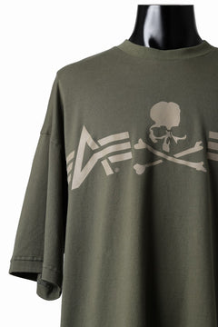 Load image into Gallery viewer, MASTERMIND WORLD x ALPHA INDUSTRIES CIGER POCKET TEE (OLIVE)