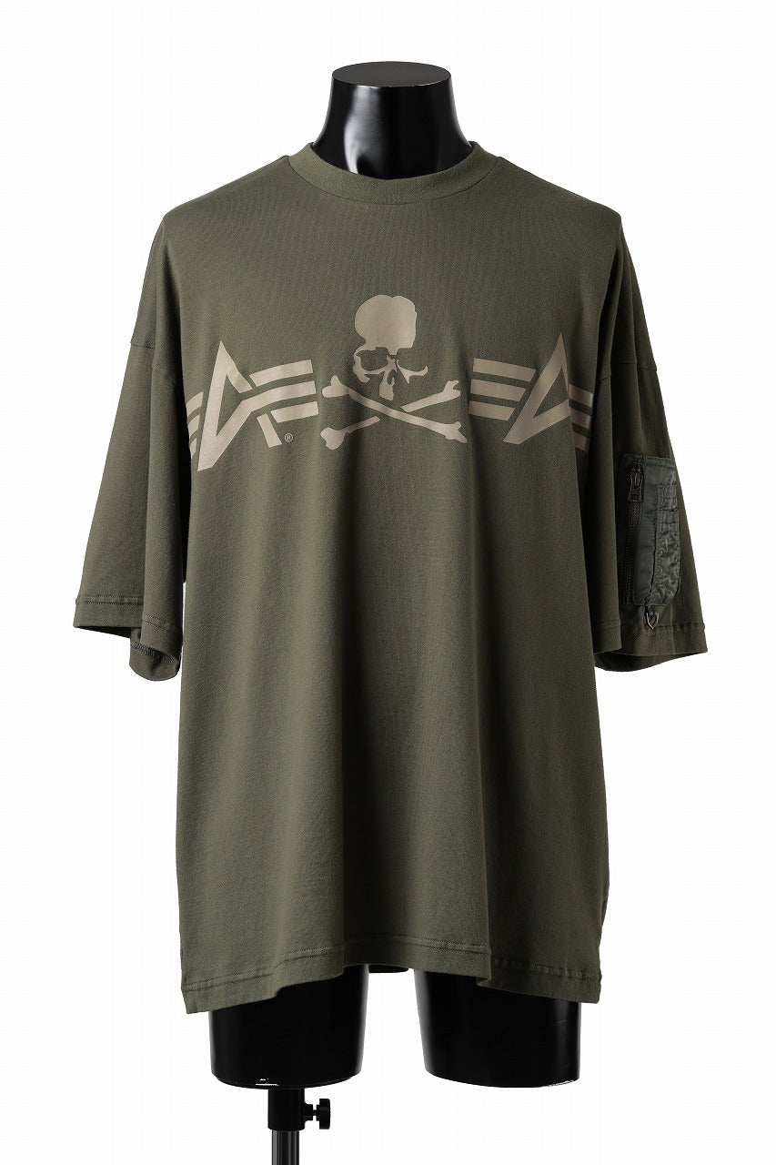 Load image into Gallery viewer, MASTERMIND WORLD x ALPHA INDUSTRIES CIGER POCKET TEE (OLIVE)