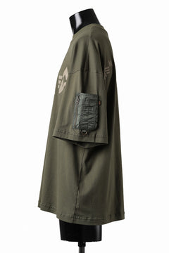 画像をギャラリービューアに読み込む, MASTERMIND WORLD x ALPHA INDUSTRIES CIGER POCKET OVERSIZED T-SHIRT (OLIVE)