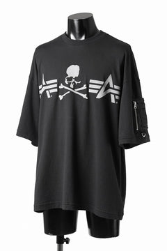 Load image into Gallery viewer, MASTERMIND WORLD x ALPHA INDUSTRIES CIGER POCKET TEE (BLACK)