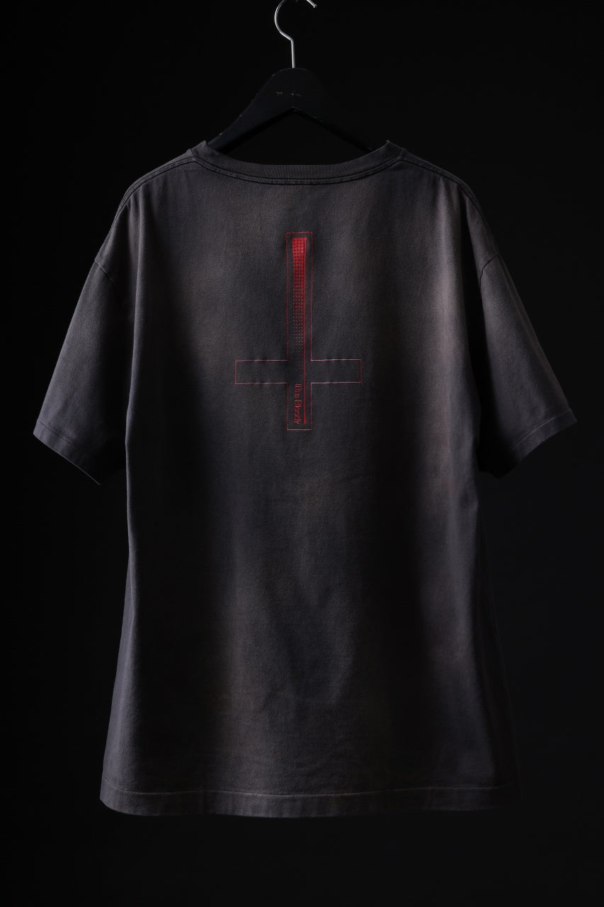 Load image into Gallery viewer, ZIG UR IDOL FADED &amp; CRACKED SS TOPS - Cyber Punkula (VINTAGE GREY)