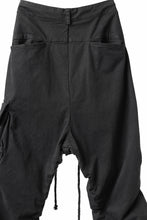 Load image into Gallery viewer, daub DYEING EASY CARGO GATHER PANTS / STRETCH DRILL PEACH HAND (BLACK)