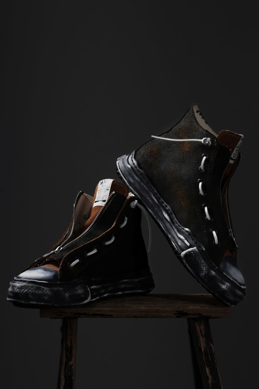 ISAMU KATAYAMA BACKLASH xx Maison MIHARA YASUHIRO “PETERSON” OG SOLE STEER SUEDE GARMENT-DYED HIGH-TOP SNEAKER (BLACK)