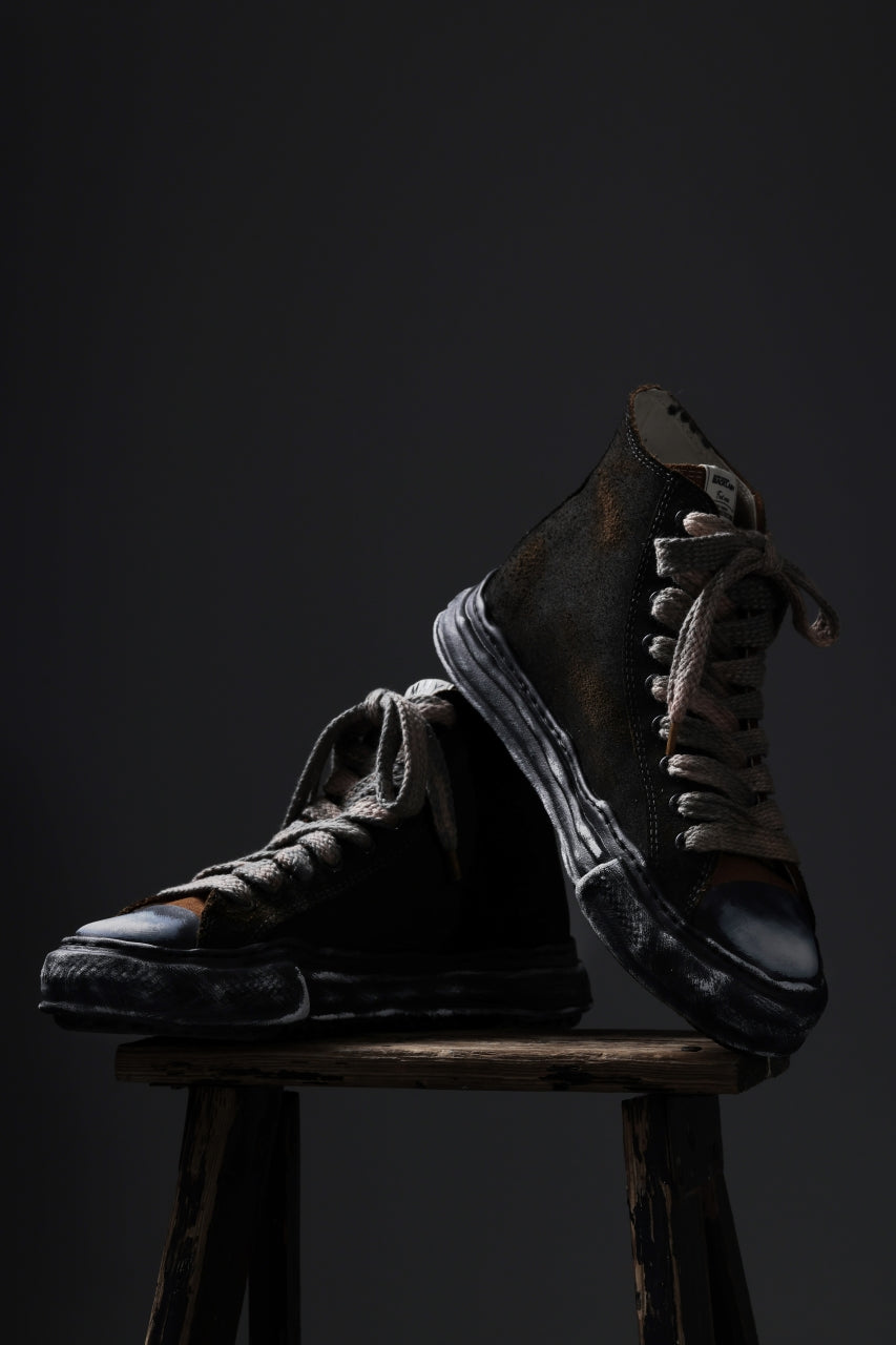 ISAMU KATAYAMA BACKLASH xx Maison MIHARA YASUHIRO “PETERSON” OG SOLE STEER SUEDE GARMENT-DYED HIGH-TOP SNEAKER (BLACK)