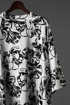 Load image into Gallery viewer, A.F ARTEFACT limited FLOWER PRINT SHORT SLEEVE TEE (WHITE x BLACK)