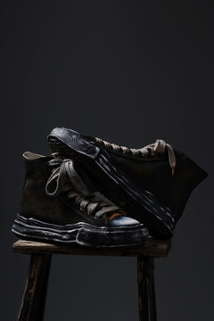 画像をギャラリービューアに読み込む, ISAMU KATAYAMA BACKLASH xx Maison MIHARA YASUHIRO “PETERSON” OG SOLE STEER SUEDE GARMENT-DYED HIGH-TOP SNEAKER (BLACK)