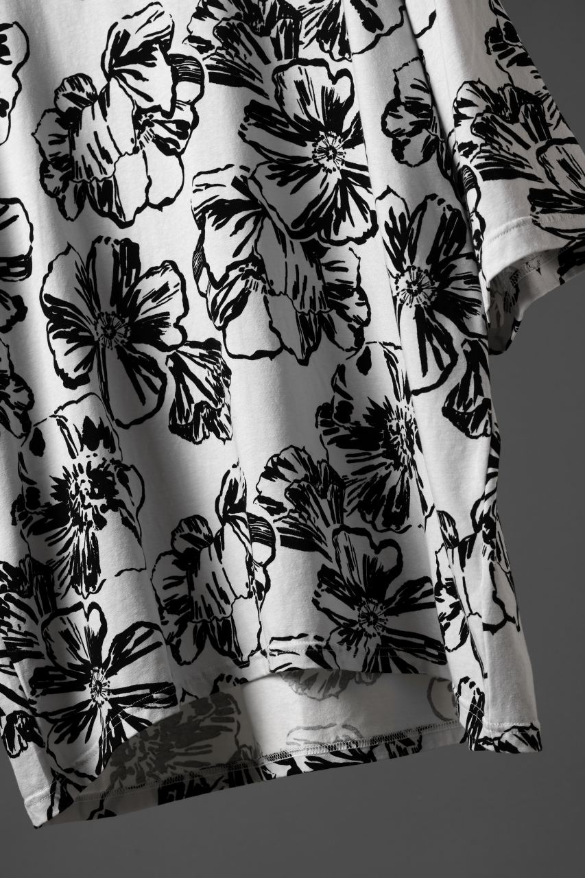 A.F ARTEFACT limited FLOWER PRINT SHORT SLEEVE TEE (WHITE x BLACK)