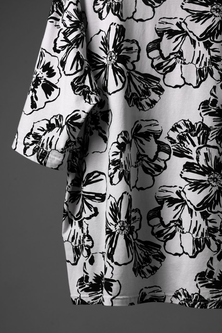 A.F ARTEFACT limited FLOWER PRINT SHORT SLEEVE TEE (WHITE x BLACK)