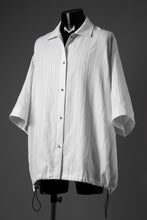 Load image into Gallery viewer, A.F ARTEFACT SQUEEZING HALF SLEEVE SHIRT / FRINGE STRIPE COTTON (IVORY)