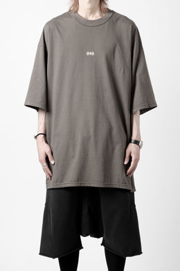 A.F ARTEFACT SHORT SLEEVE TEE / PRINT TYPE-A (G.BROWN)