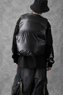 Load image into Gallery viewer, READYMADE DOWN VEST (BLACK)