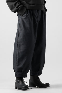 Load image into Gallery viewer, KLASICA GOSSE TWO TUCKED TROUSERS / SURPHER DYED MOLE SKIN (DEEP SEA)