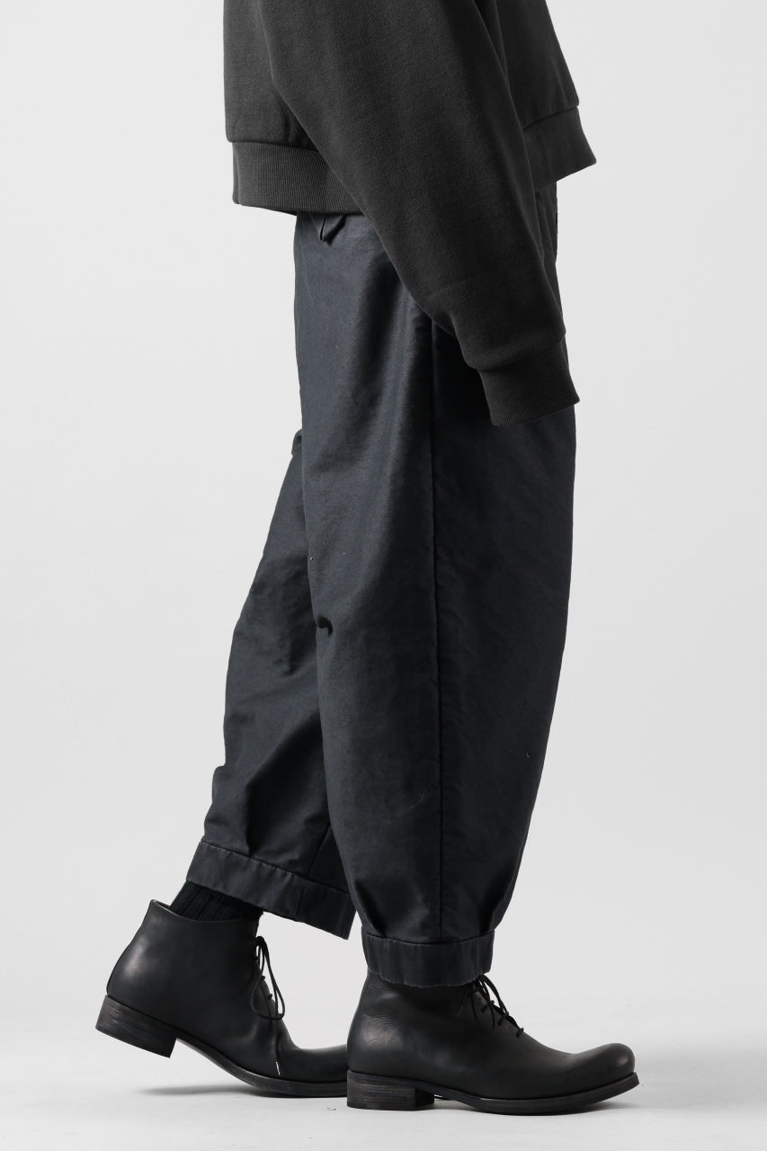 Load image into Gallery viewer, KLASICA GOSSE TWO TUCKED TROUSERS / SURPHER DYED MOLE SKIN (DEEP SEA)