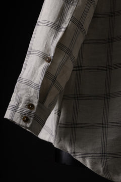 Load image into Gallery viewer, Aleksandr Manamis Strap Back Check Shirt (NAVY / OFF WHITE CHECK)