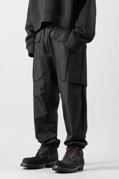 Load image into Gallery viewer, D-VEC CARGO PANTS / WINDSTOPPER BY GORE-TEX LABS 3L (NIGHT SEA BLACK)