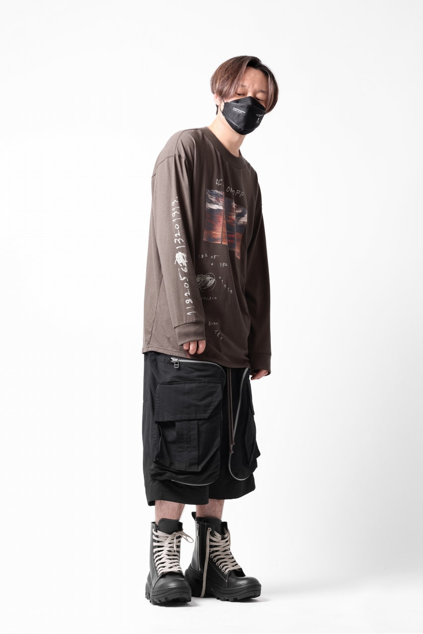 A.F ARTEFACT THICK-COLLAR BASIC L/S T-SHIRT / TYPE A PRINT (BROWN)