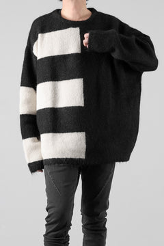 Load image into Gallery viewer, A.F ARTEFACT OVER SIZED BORDER  COMBI KNIT TOPS / MIX WOOL (BLACK x IVORY)