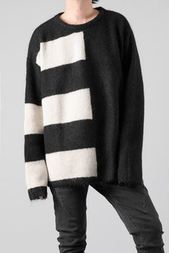 Load image into Gallery viewer, A.F ARTEFACT OVER SIZED BORDER  COMBI KNIT TOPS / MIX WOOL (BLACK x IVORY)