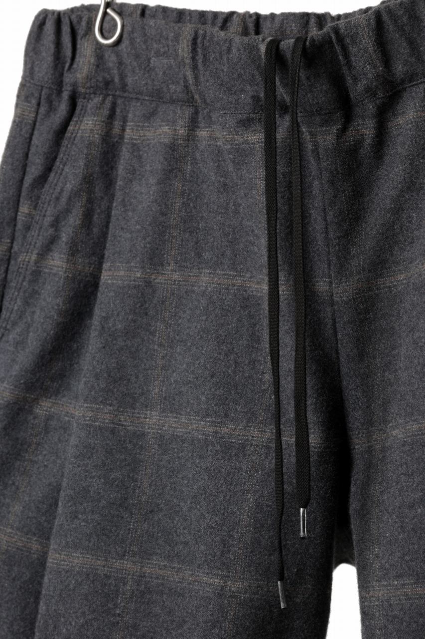 CAPERTICA TUCK EASY SHORTS / DARK MELANGE CHECK FLANNEL (CHARCOAL)