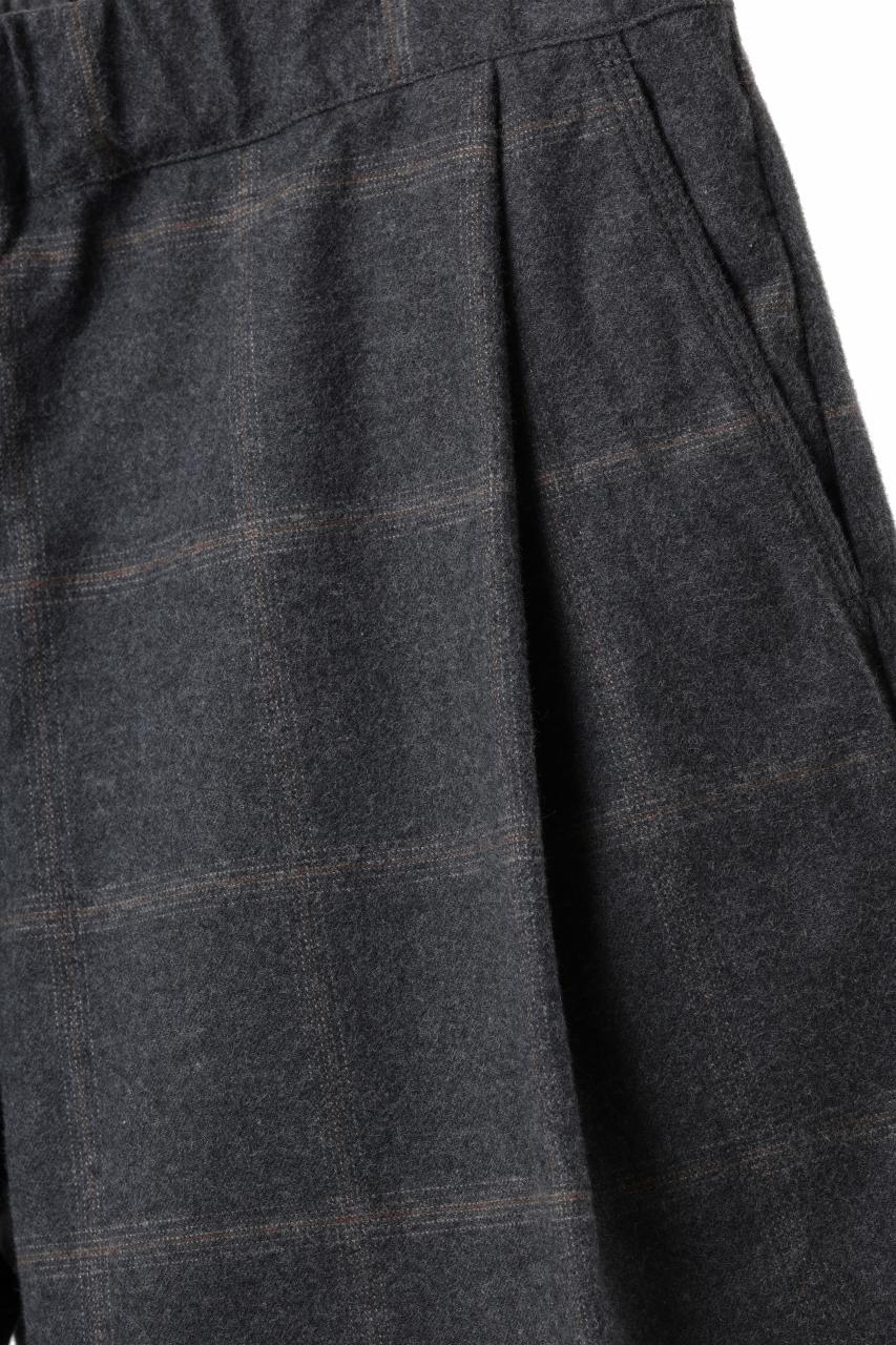 CAPERTICA TUCK EASY SHORTS / DARK MELANGE CHECK FLANNEL (CHARCOAL)