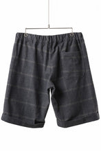 Load image into Gallery viewer, CAPERTICA TUCK EASY SHORTS / DARK MELANGE CHECK FLANNEL (CHARCOAL)