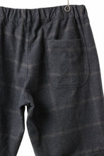 Load image into Gallery viewer, CAPERTICA TUCK EASY SHORTS / DARK MELANGE CHECK FLANNEL (CHARCOAL)