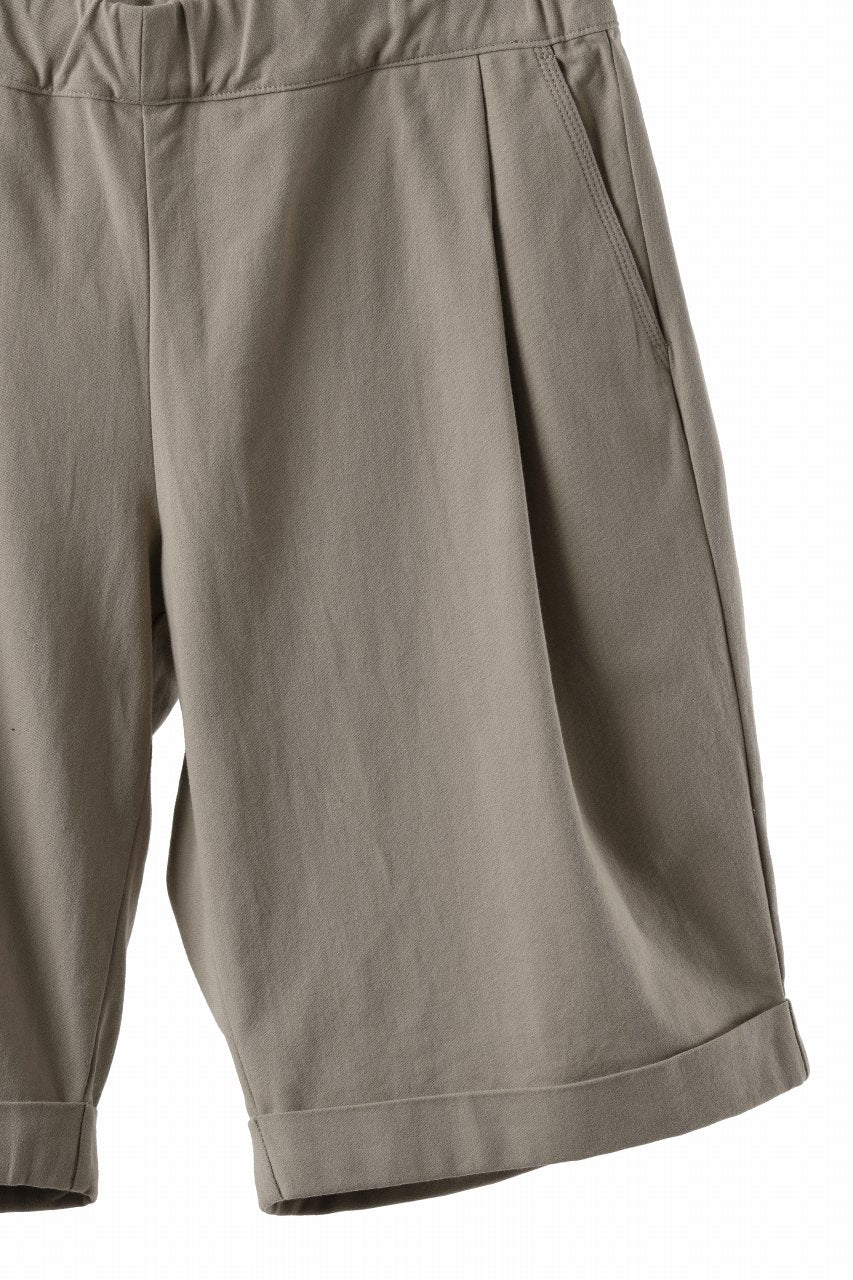 CAPERTICA TUCK EASY SHORTS / BARATHEA CLOTH (BEIGE)